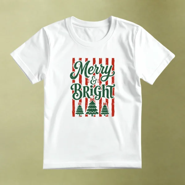 Merry & Bright entre Pinos, camiseta blanca, principal