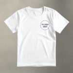 Playera personalizada blanca con logotipo en pecho izquierdo — parte frontal