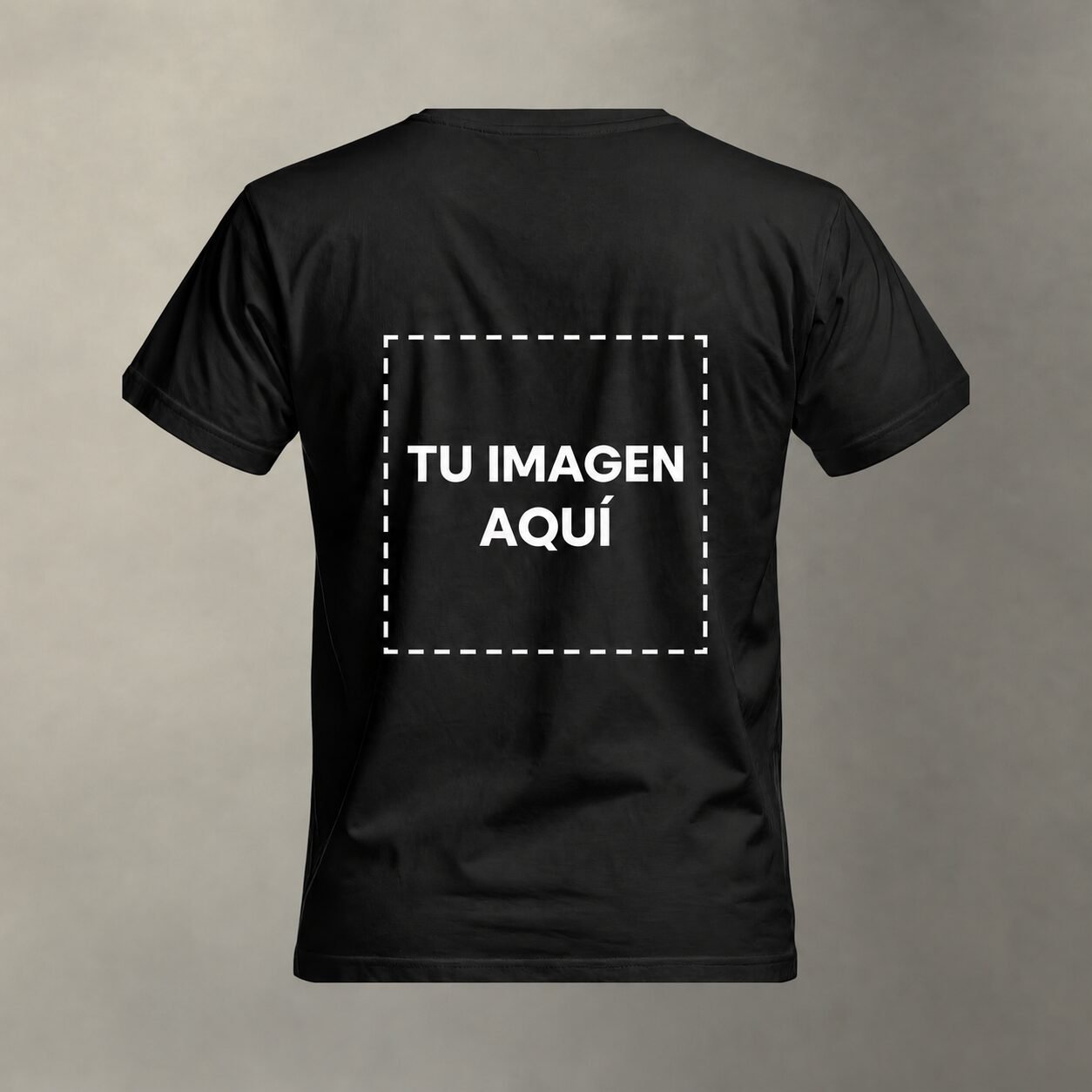 Playera personalizada negra con imagen centrada — parte trasera