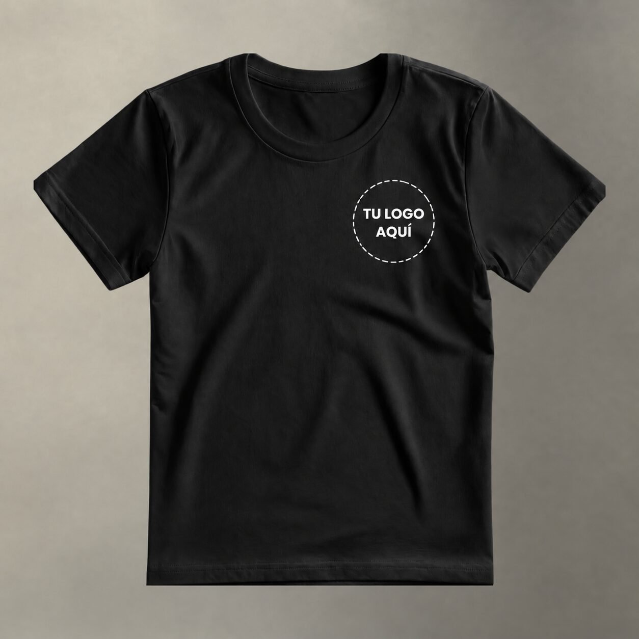Playera personalizada negra · logo en pecho izquierdo