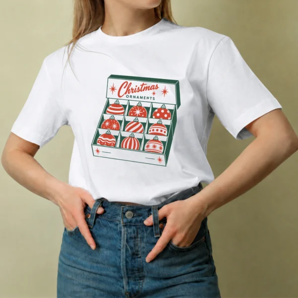 Caja de Esferas Navideñas - mujer Caja de Esferas Navideñas, camiseta blanca, mujer